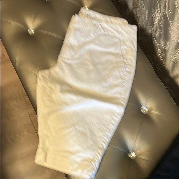 GAP Black and White Casual Shorts - Picture 2 of 4